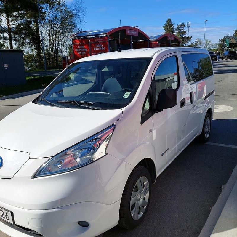 Begagnad Nissan e-NV200 80 kW (109 HK) 2017 Minibuss