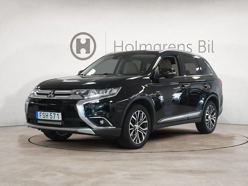 Svart Begagnad 2017 Mitsubishi Outlander SUV | 229 800 kr (Dyr) - Bild 1/4