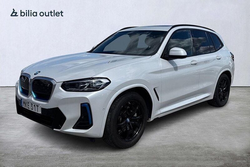 Vit Begagnad 2022 BMW iX3 SUV | 374 900 kr (Superpris) - Bild 1/2