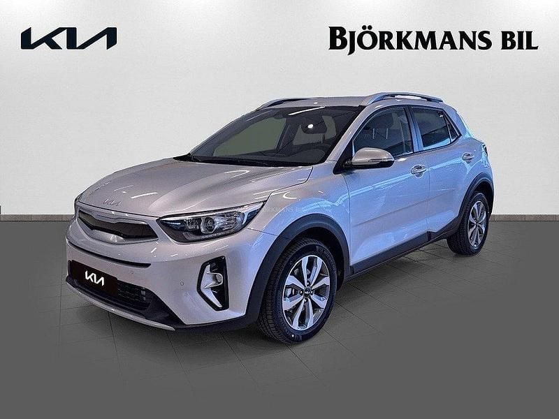 Grå (/kcs/sparkling silver) Ny 2025 Kia Stonic 4 SUV | 257 674 kr (Marknadspris) - Bild 1/4