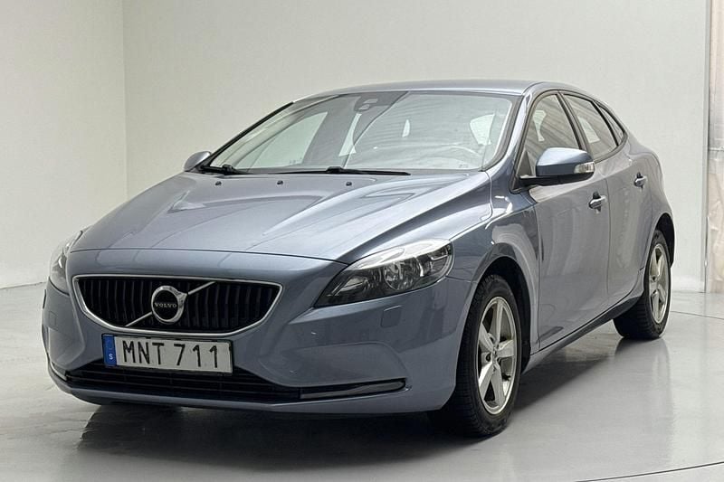 Begagnad Volvo V40 Kinetic 122 HK (89 kW) 2017 Ljusblå