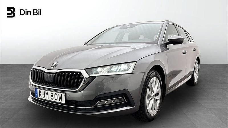 Grå Begagnad 2023 Skoda Octavia Style Kombi | 279 900 kr (Marknadspris) - Bild 1/4