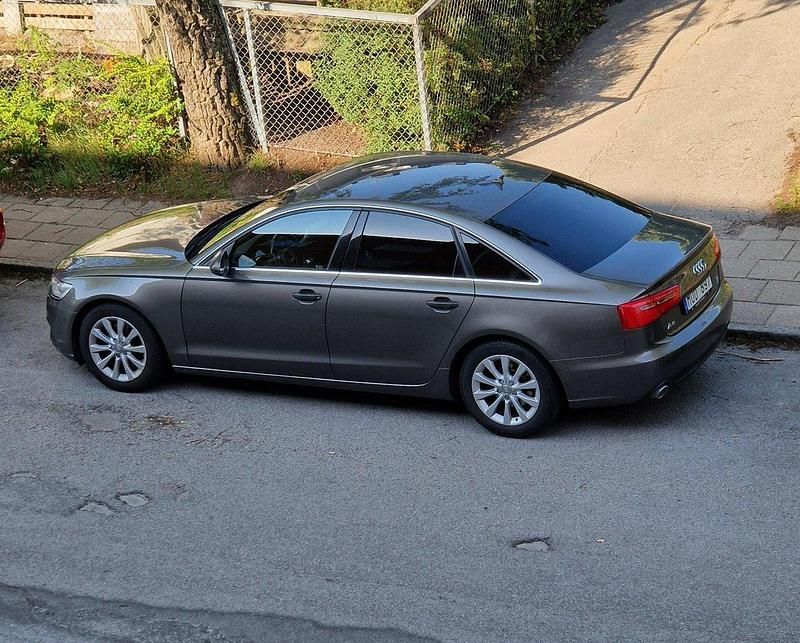 Grå Begagnad 2013 Audi A6 Comfort Sedan | 135 000 kr (Marknadspris) - Bild 1/4