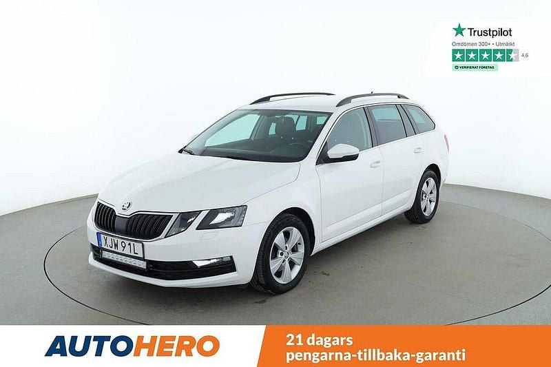 Vit Begagnad 2019 Skoda Octavia Kombi | 149 000 kr (Marknadspris) - Bild 1/4