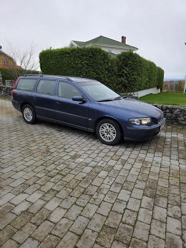Blå Begagnad 2004 Volvo V70 Kombi | 15 000 kr (Bra pris) - Bild 1/1