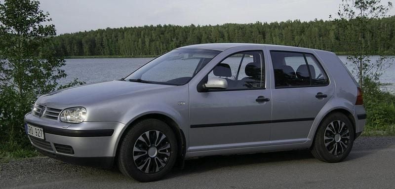 Silver Begagnad 2001 VW Golf IV Basis Halvkombi | 20 000 kr (Lite dyr) - Bild 1/4