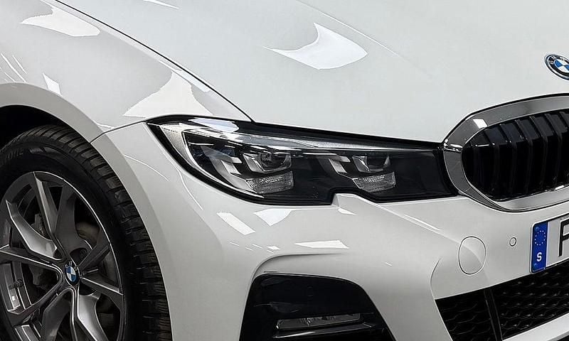 Begagnad BMW 330e M Sport 184 HK (135 kW) 2021 Vit Kombi