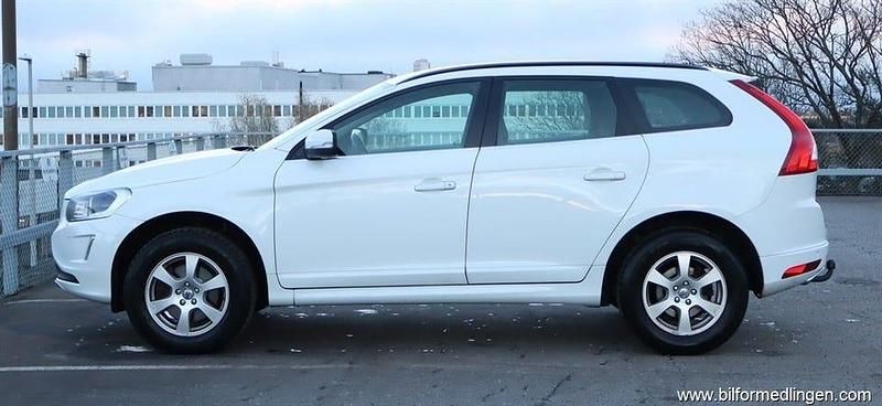 Begagnad Volvo XC60 Momentum 181 HK (133 kW) 2014 Vit samma som bilen SUV