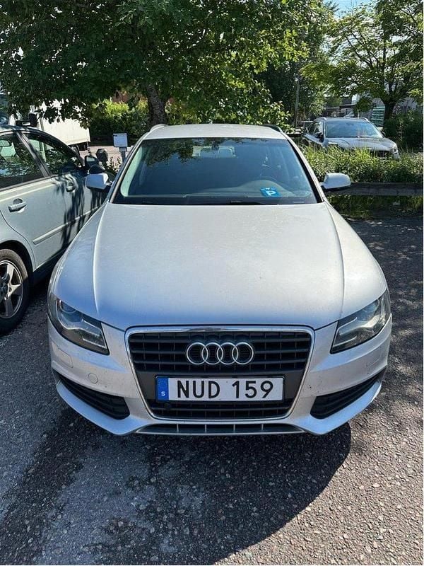 Silver Begagnad 2012 Audi A4 Kombi | 84 000 kr (Bra pris) - Bild 1/4
