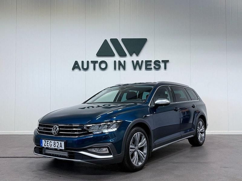 Blå Begagnad 2020 VW Passat Alltrack Kombi | 229 900 kr (Marknadspris) - Bild 1/4
