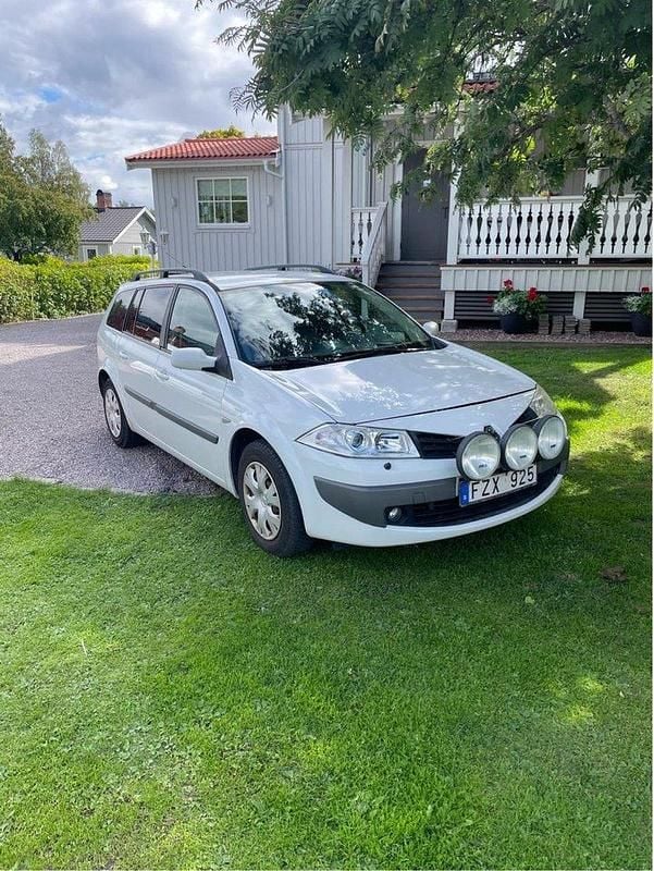 Vit Begagnad 2008 Renault Mégane GrandTour Kombi | 19 000 kr (Bra pris) - Bild 1/2