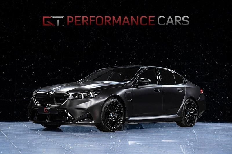 Begagnad 2024 BMW M5 Shadowline Sedan | 1 699 900 kr - Bild 1/3