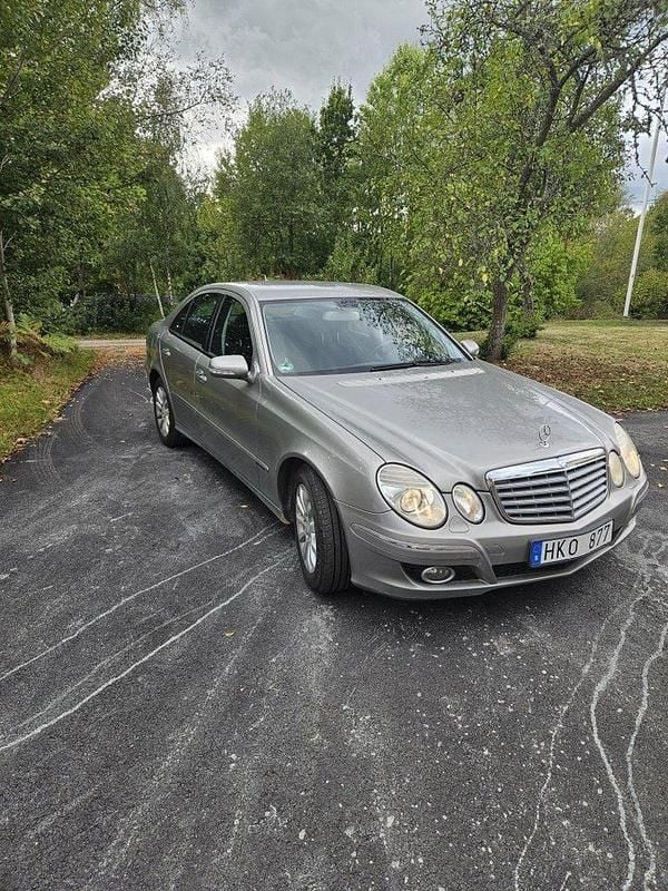 Silver Begagnad 2008 Mercedes E220 Sedan | 43 000 kr (Bra pris) - Bild 1/4