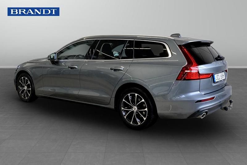 Begagnad Volvo V60 Momentum 203 HK (149 kW) 2020 Grå Kombi