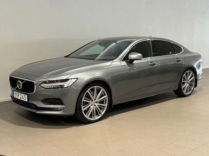 Grå Begagnad 2018 Volvo S90 Momentum Sedan | 289 500 kr (Dyr) - Bild 1/4