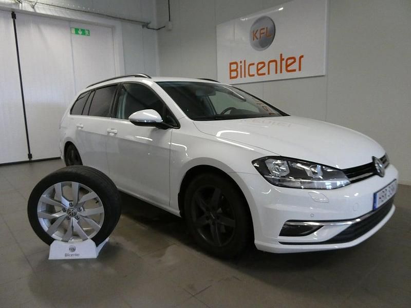 Vit Begagnad 2019 VW Golf VIII Kombi | 209 900 kr (Marknadspris) - Bild 1/3