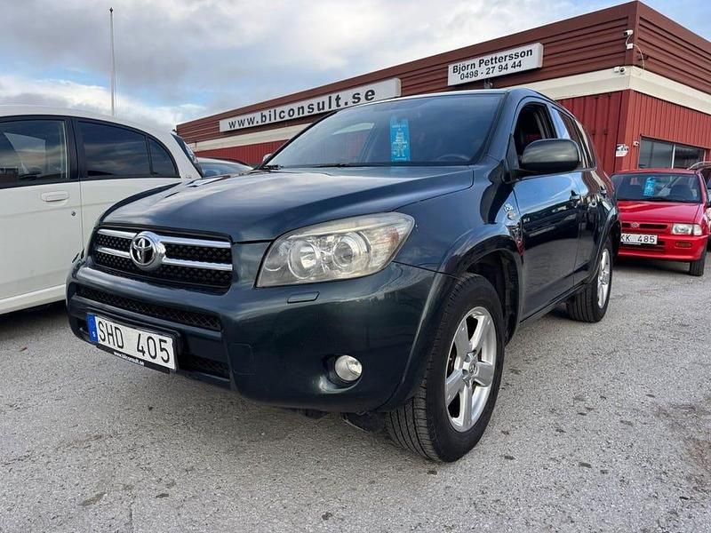 Mörkgrön Begagnad 2007 Toyota RAV4 SUV | 59 000 kr (Marknadspris) - Bild 1/4