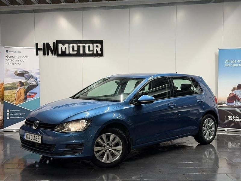 Blå Begagnad 2016 VW Golf VII Halvkombi | 159 900 kr (Marknadspris) - Bild 1/4