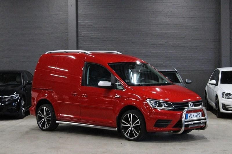 Röd Begagnad 2017 VW Caddy R Minibuss | 199 900 kr (Dyr) - Bild 1/4