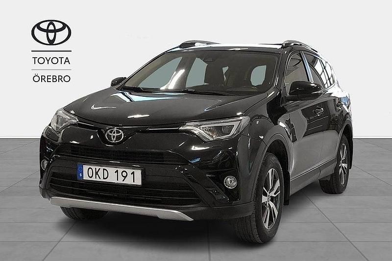 Svart Begagnad 2016 Toyota RAV4 Active SUV | 189 900 kr (Marknadspris) - Bild 1/3