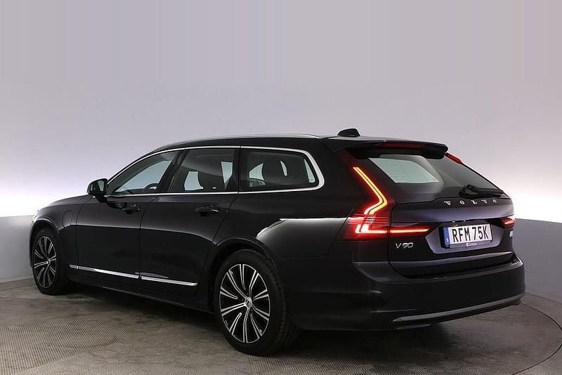 Begagnad Volvo V90 Momentum 253 HK (186 kW) 2020 Svart Kombi
