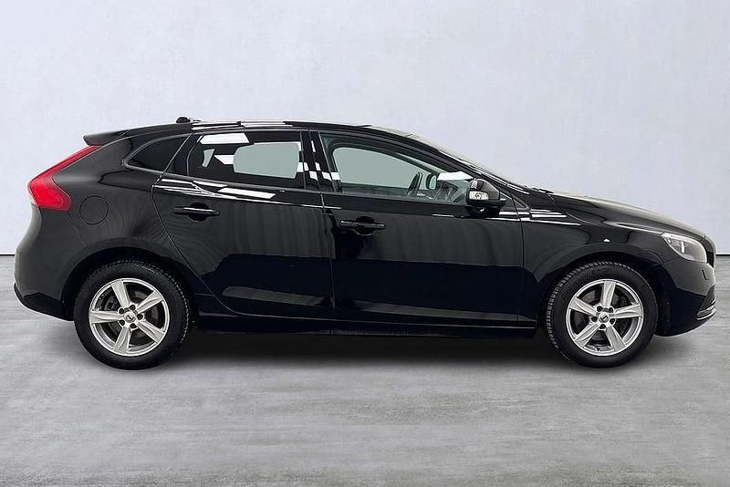 Begagnad Volvo V40 Business Edition 124 HK (91 kW) 2016 Svart Halvkombi