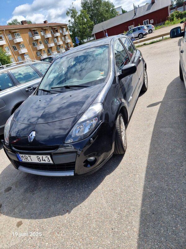 Svart Begagnad 2012 Renault Clio R.S. Halvkombi | 45 000 kr (Lite dyr) - Bild 1/4