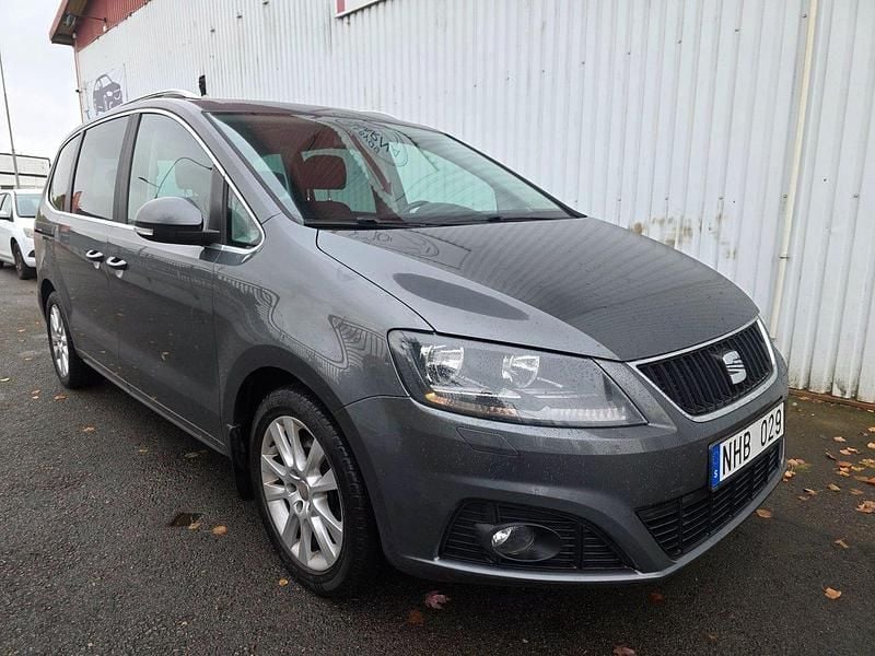 Grå Begagnad 2013 Seat Alhambra Style Minibuss | 114 900 kr (Superpris) - Bild 1/4
