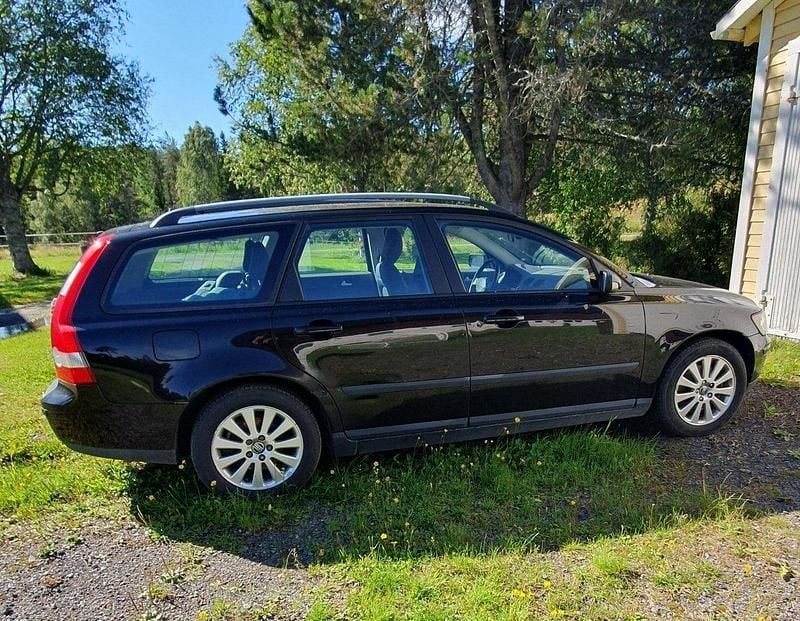 Svart Begagnad 2006 Volvo V50 Kinetic Kombi | 3 000 kr (Superpris) - Bild 1/2