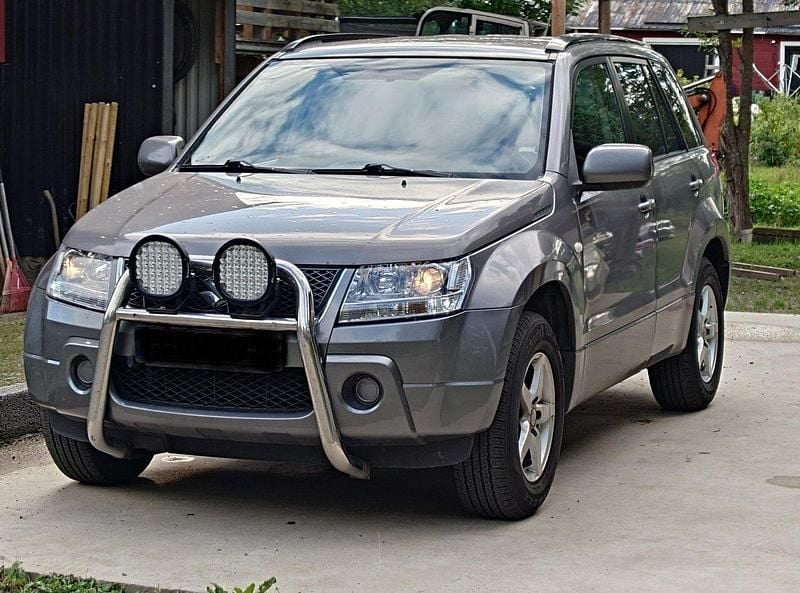 Grå Begagnad 2006 Suzuki Grand Vitara SUV | 35 000 kr (Bra pris) - Bild 1/4