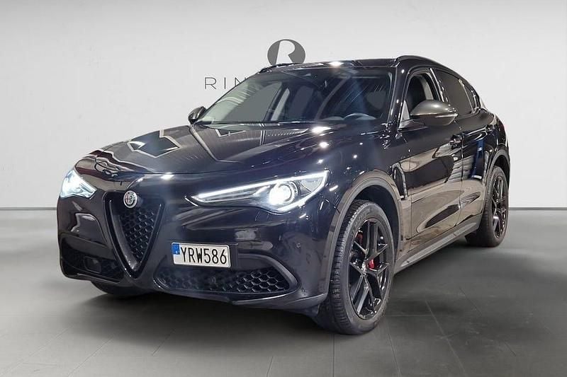 Svart Begagnad 2018 Alfa Romeo Stelvio SUV | 259 900 kr (Bra pris) - Bild 1/3