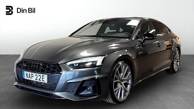 Grå Begagnad 2022 Audi A5 Sportback Competition Halvkombi | 444 000 kr (Marknadspris) - Bild 1/4