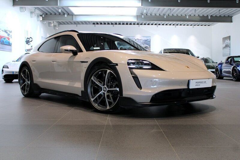 Ljusbrun (coffee beige metall) Begagnad 2023 Porsche Taycan 4S Cross Turismo Sedan | 795 000 kr (Superpris) - Bild 1/4