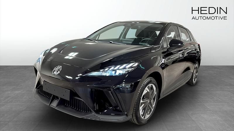 Begagnad MG MG4 EV 125 kW (170 HK) 2024 Svart Halvkombi