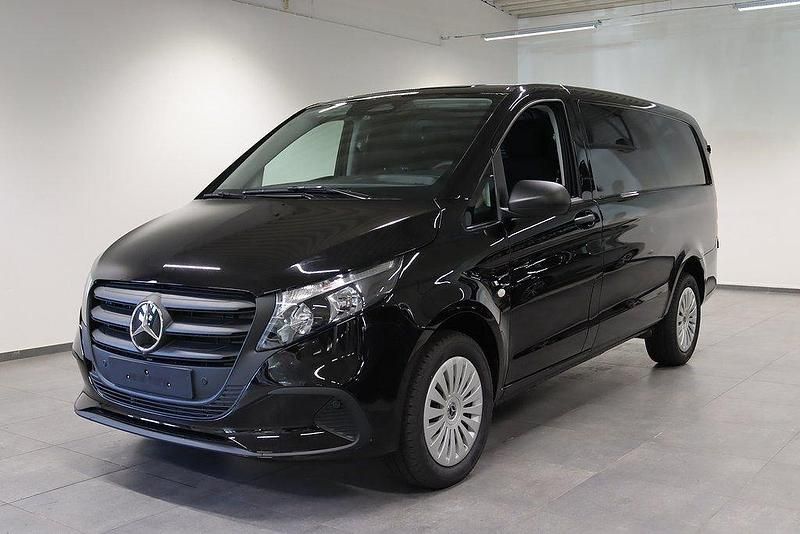 Svart Ny 2025 Mercedes Vito Minibuss | 643 750 kr - Bild 1/4