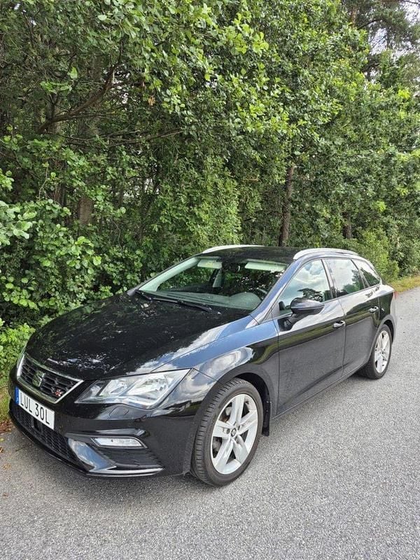 Svart Begagnad 2020 Seat Leon ST FR Kombi | 150 000 kr (Marknadspris) - Bild 1/4