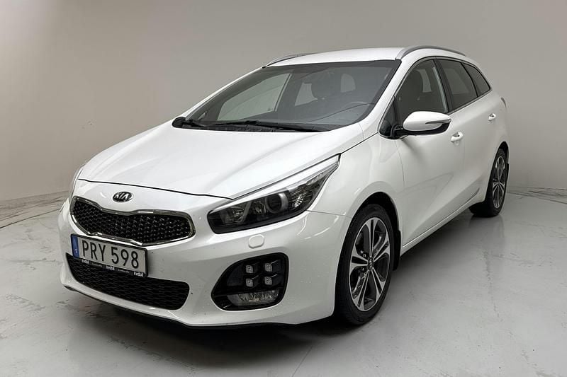 Vit Begagnad 2018 Kia Ceed Sportswagon GT-Line Kombi | 144 800 kr (Bra pris) - Bild 1/4