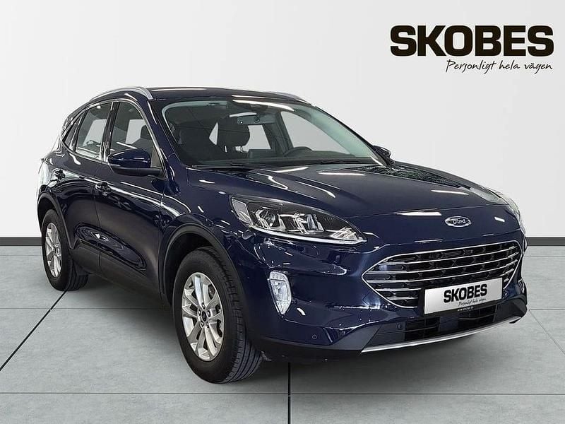 Blå Begagnad 2022 Ford Kuga Titanium SUV | 269 200 kr (Marknadspris) - Bild 1/4