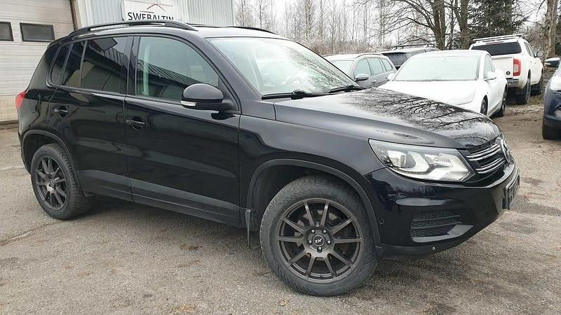 Svart Begagnad 2012 VW Tiguan Track & Field SUV | 82 000 kr (Marknadspris) - Bild 1/4