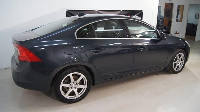 Begagnad Volvo S60 Momentum 163 HK (119 kW) 2011 Grå Sedan
