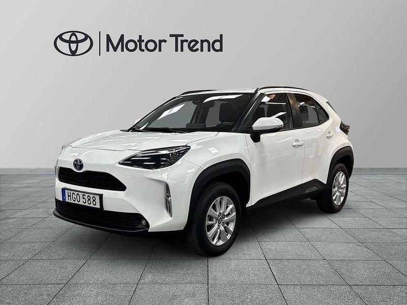 Vit Begagnad 2023 Toyota Yaris Hybrid Active | 239 000 kr (Bra pris) - Bild 1/4