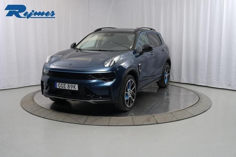 Aqua blue met Begagnad 2021 Lynk & Co 01 SUV | 239 800 kr (Marknadspris) - Bild 1/4