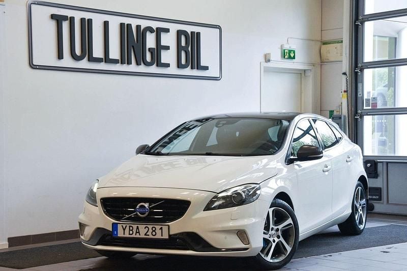 Vit Begagnad 2015 Volvo V40 R-Design Kombi | 214 900 kr (Lite dyr) - Bild 1/4