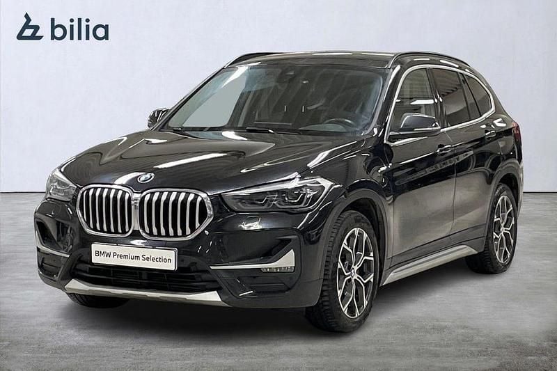 Saphire svart Begagnad 2021 BMW X1 xLine SUV | 318 900 kr (Marknadspris) - Bild 1/4
