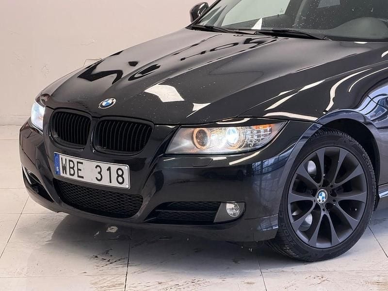 Begagnad BMW 320 Sport Line 184 HK (135 kW) 2011 Svart Sedan