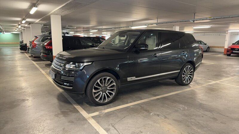 Grå Begagnad 2015 Land Rover Range Rover SUV | 600 000 kr (Dyr) - Bild 1/4