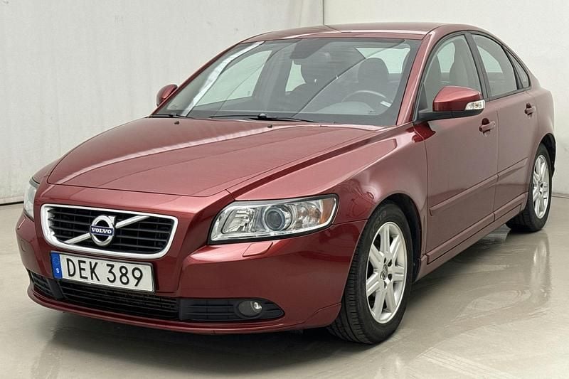 Röd Begagnad 2011 Volvo S40 Momentum Sedan | 48 000 kr (Bra pris) - Bild 1/4