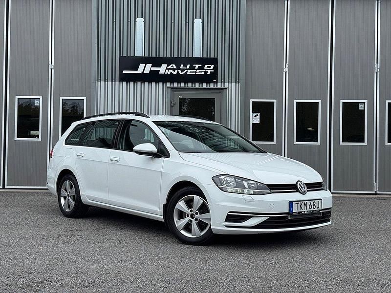 Vit Begagnad 2019 VW Golf VII Kombi | 109 900 kr (Marknadspris) - Bild 1/4