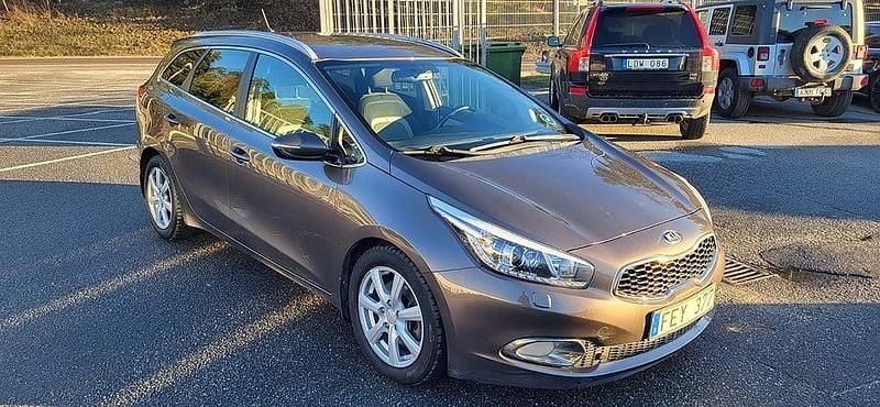 Begagnad Kia Ceed Sportswagon Comfort 128 HK (94 kW) 2013 Brun Kombi