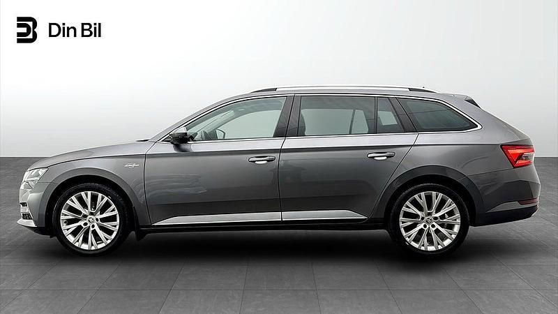 Begagnad Skoda Superb Business Line 156 HK (114 kW) 2023 Grå Kombi